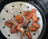 Foto del paso 1 de la receta: Botanita de orillitas de chuleta Ahumada