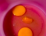 Foto langkah ke 4 dari resep Brownies Ketan Hitam Keju Lumer 2 Telur.