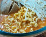 Foto langkah ke 3 dari resep Creamy Ramen Enoki (3 bahan saja).
