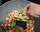 Foto langkah ke 4 dari resep Tumis Cumi Item.