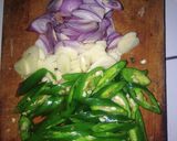Foto langkah ke 2 dari resep Cumi asin cabe hijau.