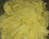 Foto del paso 2 de la receta: Salchicha envuelta en puré