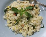 Foto langkah ke 7 dari resep Nasi Goreng Kemangi.