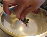 Foto del paso 5 de la receta: Fresas cubiertas de chocolate🌹