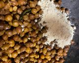 काळा चणा सलाड /काळा चणा चाट (kala chana salad recipe in marathi) रेसिपी स्टेप 2 फोटो