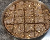 अजवाइन और गुड़ की चक्की (Ajwain aur gur ki chakki recipe in Hindi) रेसिपी चरण 5 फोटो