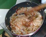 A picture of step 7 of Chilli chinese noodles.