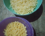 Foto langkah ke 2 dari resep Budae Jjigae (부대 찌개) (mie Korea).