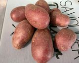 Une image de l'étape 1 de Pommes de terre rouges à l'ail rose et herbes de Provence.