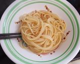 Hình bước làm 1 của món Spaghetti Vẹm xanh nấu với vang trắng và rau củ