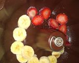 Foto del paso 2 de la receta: Bizcochuelo de banana y frutilla