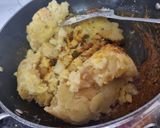 A picture of step 4 of Indori samosa.