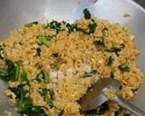 Foto langkah ke 4 dari resep Nasi goreng kemangi.