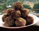ડ્રાયફ્રુટ ખજુર બોલ્સ(Dates dryfruits balls recipe in Gujarati) રેસીપી સ્ટેપ4ફોટો