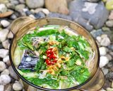 Hình bước làm 4 của món Canh Chua Đầu Cá Hồi