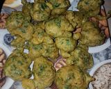 A picture of step 3 of Methi pakoda.