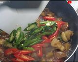Foto langkah ke 4 dari resep Tumis kikil pedas.