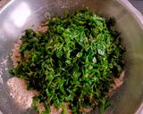 A picture of step 2 of Bathua Lachcha Paratha.