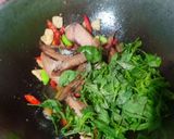 Foto langkah ke 3 dari resep Tumis Tongkol Pete Pedas.