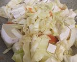 Foto langkah ke 3 dari resep Tumis Kol Tahu dan Telur.