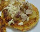 Foto del paso 8 de la receta: Pizzas hawaianas con base de coliflor, zanahoria y papa🍍🧀🍕🥔🥙🥕🧀
