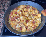 Foto del paso 5 de la receta: Habas con champiñones y huevos de codorniz