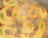 A picture of step 4 of Hari mirch k pakoray.