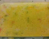 Foto del paso 6 de la receta Tortilla de langostinos y palitos con ensalada y crema de calabaza
