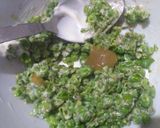 A picture of step 2 of Peas chilli cucumber mayo Sandwich.