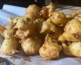 Foto del paso 4 de la receta: Buñuelos de queso, lechuga y cebolla