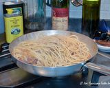 Foto del passaggio 4 della ricetta Spaghetti con porri e pancetta croccante