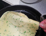 Foto del paso 5 de la receta: Crepes rellenos de repollo y langostinos con bechamel de queso