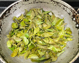 மருத்துவ குணமிக்க கருவேப்பிலை பொடி (maruthuva kunamikka karuvepillai podi recipe in tamil) ரெசிபி ஸ்டேப் 2 புகைப்படம்