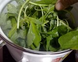 Foto langkah ke 3 dari resep Bening Bayam Jagung.