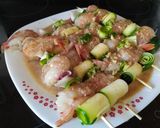 Foto del paso 2 de la receta: Brochetas de langostinos y verduras al ajillo