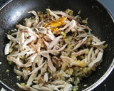 Foto del paso 5 de la receta: Espaguetis con pollo y champiñones a la crema