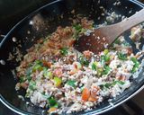 A picture of step 9 of Spicy minced meat scrambled eggs.