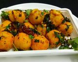 A picture of step 7 of Semolina balls/sooji balls.