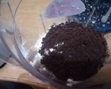 A picture of step 2 of Cookies and cream milk Shake.