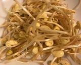 รูปขั้นตอนการทำที่ 1 ของ ผัดถั่วงอกหัวโตเต้าหู้ไข่ทอด+ไก่ฉีก