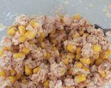 A picture of step 2 of Salmon with Sweetcorn and crackers.