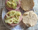 2020. Tizórai szalámis sajtos zöldséges vajas zsömle 😋 recept fázis 2 fotója