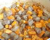Foto del paso 3 de la receta: Guiso de carne de mamá