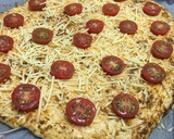 Foto del paso 7 de la receta: Pan de ajo con queso y tomates cherry🍅