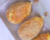 Foto del paso 5 de la receta: Muslos al horno empanados con patata y queso