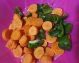 A picture of step 2 of Sweet potatoes with pomo,carrots and green pepper.