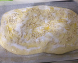 Foto del paso 10 de la receta: Coca de brioche con piñones