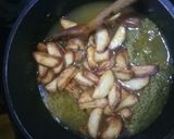 A picture of step 3 of Potatoes in Peas Gravy.