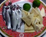 รูปขั้นตอนการทำที่ 1 ของ แกงส้มปลากระบอกยอดมะพร้าว