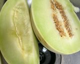 A picture of step 1 of Honeydew smoothie.
